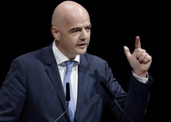 Infantino se reunió con Boris Johnson y le reiteró su pedido de colaboración para la fecha FIFA
