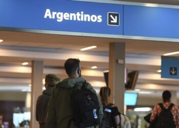 Quiénes estarán exceptuados de hacer cuarentena al volver al país