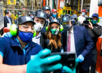Desde una fábrica en el conurbano, el Presidente anuncia 25 obras en 15 provincias
