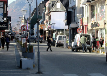 Vizzotti reiteró que caminar solos por la calle sin barbijo “genera cero riesgo epidemiológico”