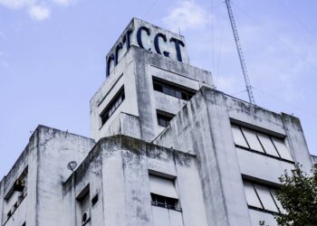 La CGT realiza su acto y organizaciones sociales acompañan con una marcha