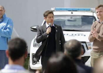 Axel Kicillof anunció un aumento salarial a personal policial y del Servicio Penitenciario