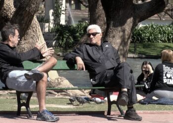 Ya no es obligatorio el barbijo al aire libre: los porteños, entre la alegría y la desconfianza