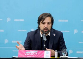 La provincia de Buenos Aires analiza reforzar las restricciones con pase sanitario a todos los espacios cerrados