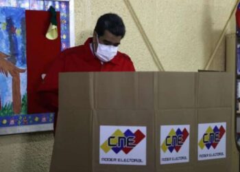 Elecciones en Venezuela: el “chavismo” consolidó su poder en unos comicios regionales con casi el 60% de abstención y una oposición dividida