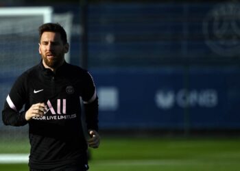 Lionel Messi retomó los entrenamientos con el PSG y Mauricio Pochettino sentenció: “No está lesionado, pero aún no sé si jugará mañana”
