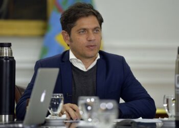 Axel Kicillof anunció la vacunación libre de tercera dosis para todos los mayores de 60 años, trabajadores de salud e inmunodeprimidos
