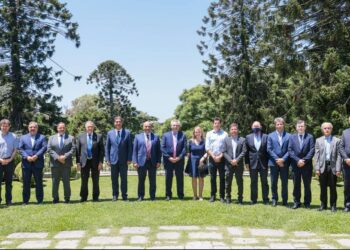 El Gobierno firma con gobernadores el consenso fiscal 2022, que permite la creación de nuevos impuestos