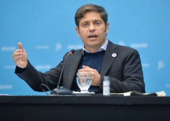 Axel Kicillof anunció la aplicación “libre y federal” de la vacuna contra el coronavirus para todos los turistas
