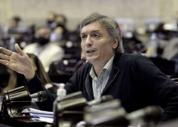 Máximo Kirchner acusó al FMI de tener “una actitud golosa” y aseguró que “cualquier acuerdo será mejor que el de Macri y Larreta”