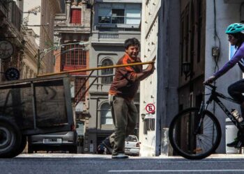 En los últimos 10 años se duplicó la cantidad de trabajadores pobres en la Argentina