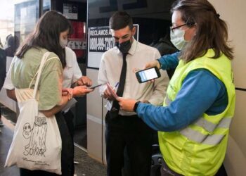 Pase sanitario: habrá que mostrarlo para viajar en micros en la Provincia de Buenos Aires