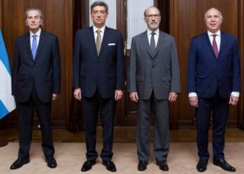 Ofensiva contra la Corte: quiénes se movilizan y qué funcionarios nacionales avalan las marchas