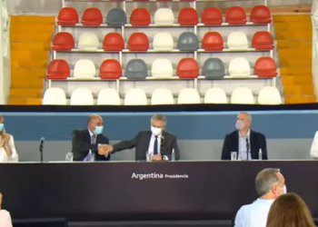 Alberto Fernández se mostró con Juan Manzur y le dio un saludo para frenar los rumores de renuncia