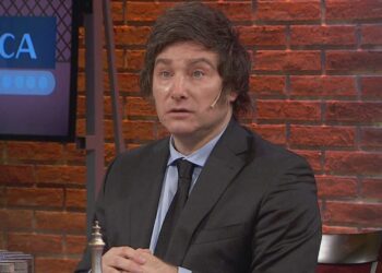 Javier Milei dio positivo en coronavirus antes de viajar a Miami y quedó aislado