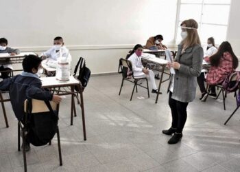 En las escuelas porteñas no habrá burbujas ni aislamiento por contacto estrecho ni pase sanitario