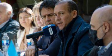 El uso del barbijo deja de ser obligatorio en comercios, cines y teatros de Neuquén