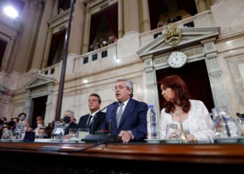 FMI: incertidumbre en el Gobierno sobre qué hará Cristina Kirchner y el impacto en la interna