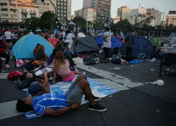 El Gobierno advirtió que no concederá más planes sociales y pide que se levante la protesta para sentarse a una mesa de diálogo