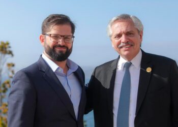 Fernández invitó a Boric para que visite a la Argentina en abril