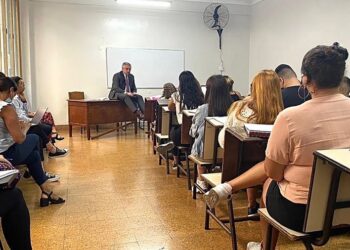 El Presidente volvió a dar clases en la UBA de forma presencial
