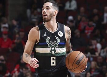 El campeón Milwaukee fue eliminado por Boston en la NBA con Vildoza en cancha