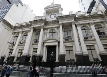 Más presión sobre el dólar y los precios: el Banco Central emitirá un billón de pesos en julio