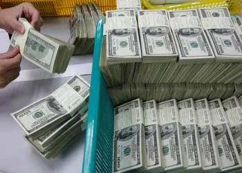 Firme demanda de los dólares alternativos en una jornada cambiaria de tensión y rumores