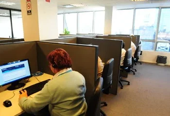 Trabajar en el verano: hay búsquedas abiertas para más de 2.000 personas