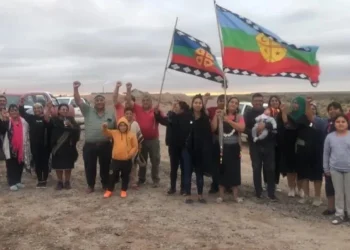 Mapuches bloquean el ingreso a empresas proveedoras de Vaca Muerta en Neuquén
