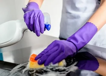 Empleadas domésticas: cuánto se paga la hora de limpieza desde marzo