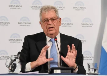 En medio de la caída de los bonos, el segundo de Massa sale a defender el canje