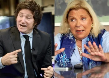 Javier Milei cruzó a Elisa Carrió en defensa de Mauricio Macri: “Se le colgaron para robar cargos y ahora lo escupen”