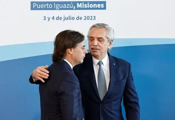 Lacalle Pou le contestó a Alberto Fernández por su polémica frase sobre la falta de agua en Uruguay: “Es leer en Internet y se entera”