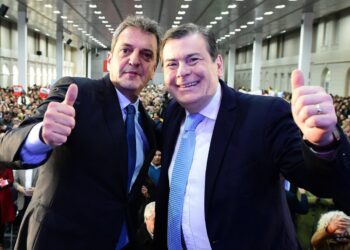 Gerardo Zamora, aliado de Sergio Massa, el primer gobernador en sumarse al nuevo plan platita con bonos de montos muy superiores