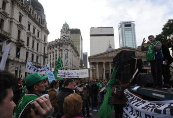 El Gobierno acordó un aumento del 19% con estatales que tendrá que pagar Javier Milei