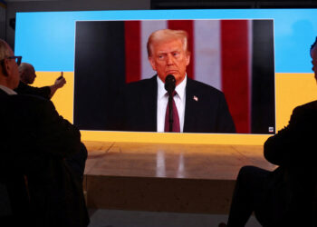 Contundente mensaje de Trump a los empresarios en Davos: “Si no fabrican en EE.UU., tendrán que pagar un arancel”