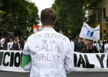 Crisis en la Salud Pública: Profesionales exigen mejoras salariales