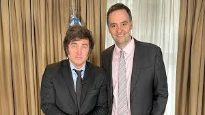 Manuel Adorni seguirá en su rol como vocero de Milei durante la campaña