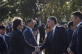 Milei acusó a los Macri de una traición por espalda para “cuidar los negocios”