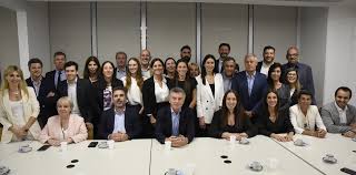 Macri reúne a su equipo y pone condiciones a LLA