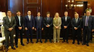 Francos prepara una convocatoria a gobernadores de distintos partidos en la Casa Rosada