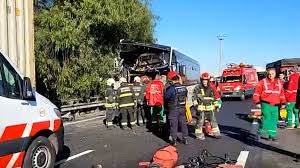 Chocaron un colectivo y un camión en la General Paz