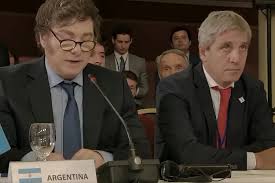 Modelo económico: debilidades al descubierto en el “off” de Caputo con Fantino.