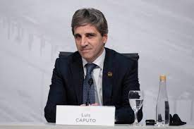 Caputo resta importancia a subida del dólar: “Exageración”.