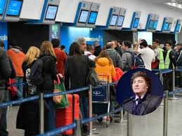 fijan los servicios mínimos que deberán garantizarse en los vuelos en medio de los paros