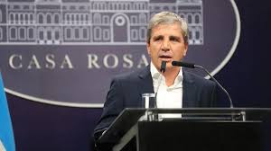 Caputo reafirma su estrategia de tres pilares para reducir el ‘costo argentino’ y rechaza la devaluación