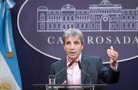 El Gobierno mantuvo superávit en abril, aunque con menor margen