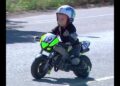 Un niño es grabado conduciendo una moto en Santa Fe