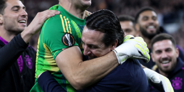 La celebración explosiva de Dibu Martínez tras la victoria en la Europa League: una inesperada aparición y un contratiempo a días del Mundial